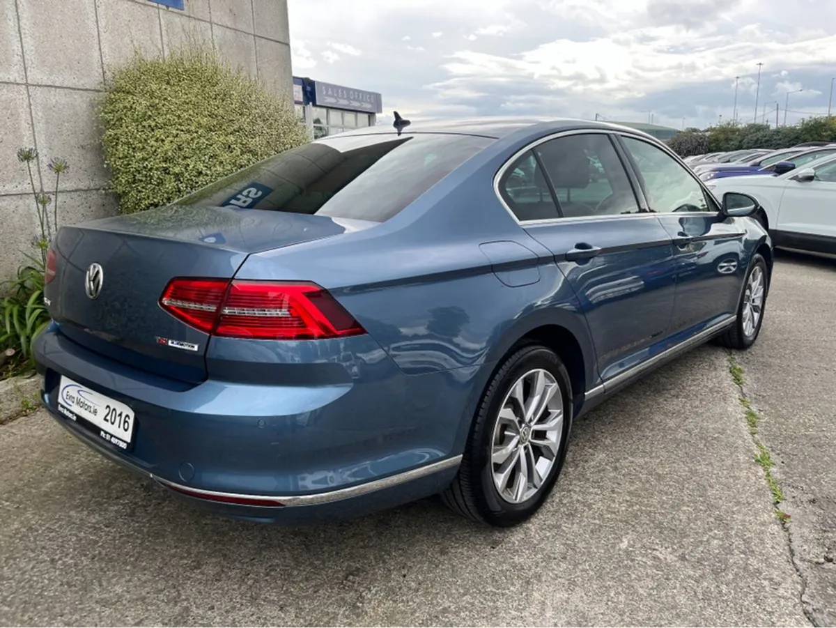 Volkswagen Passat Highline Automatic 1.4 Petrol / - Image 4