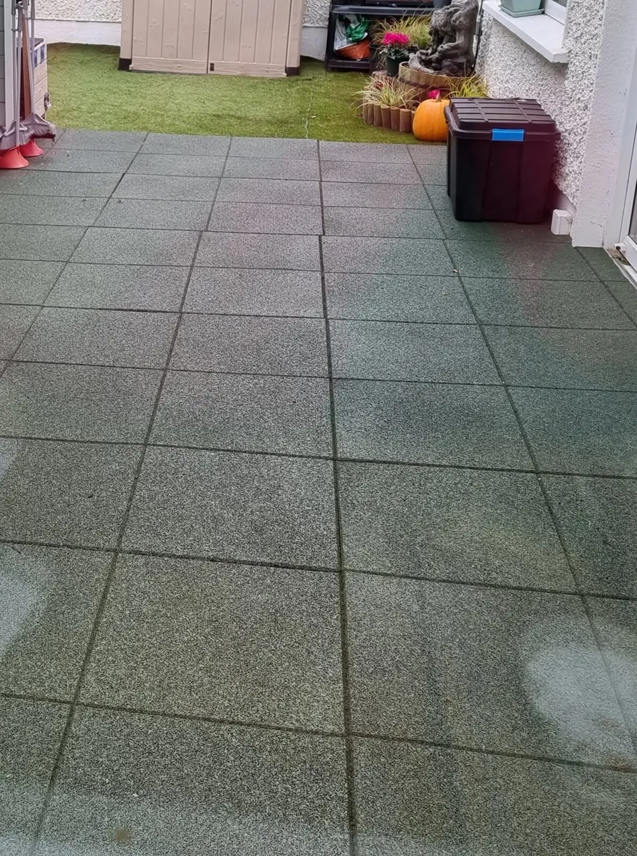Children's tables and chairs and playground mats - Image 4