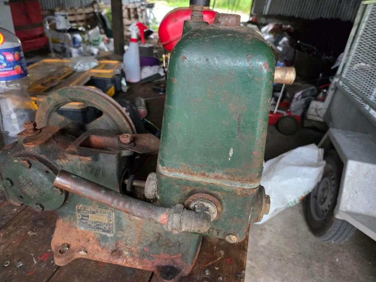 Vintage  water pump - Image 2