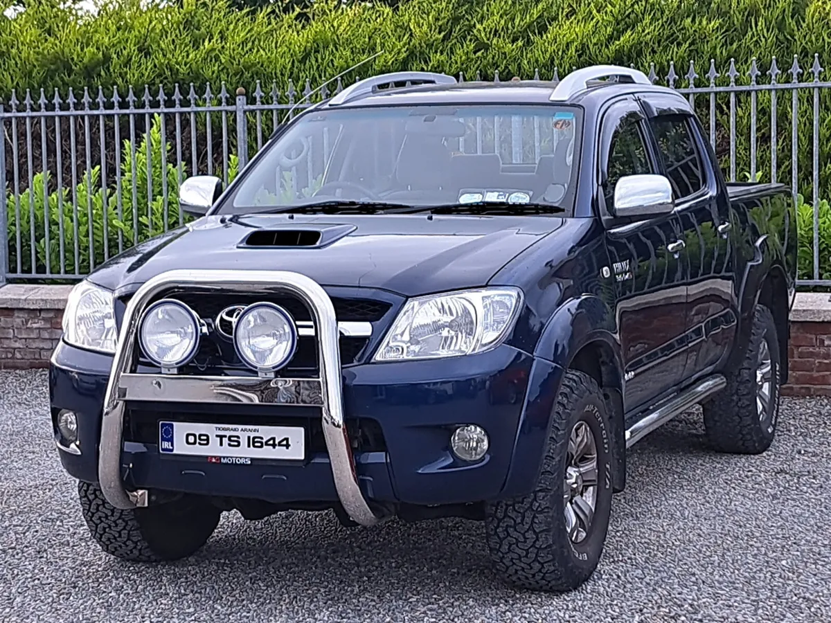 Toyota Hilux Invincible 3.0 Diesel Auto Crewcab - Image 1