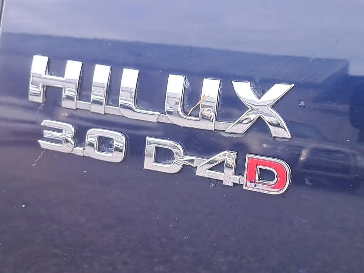 Toyota Hilux Invincible 3.0 Diesel Auto Crewcab - Image 4