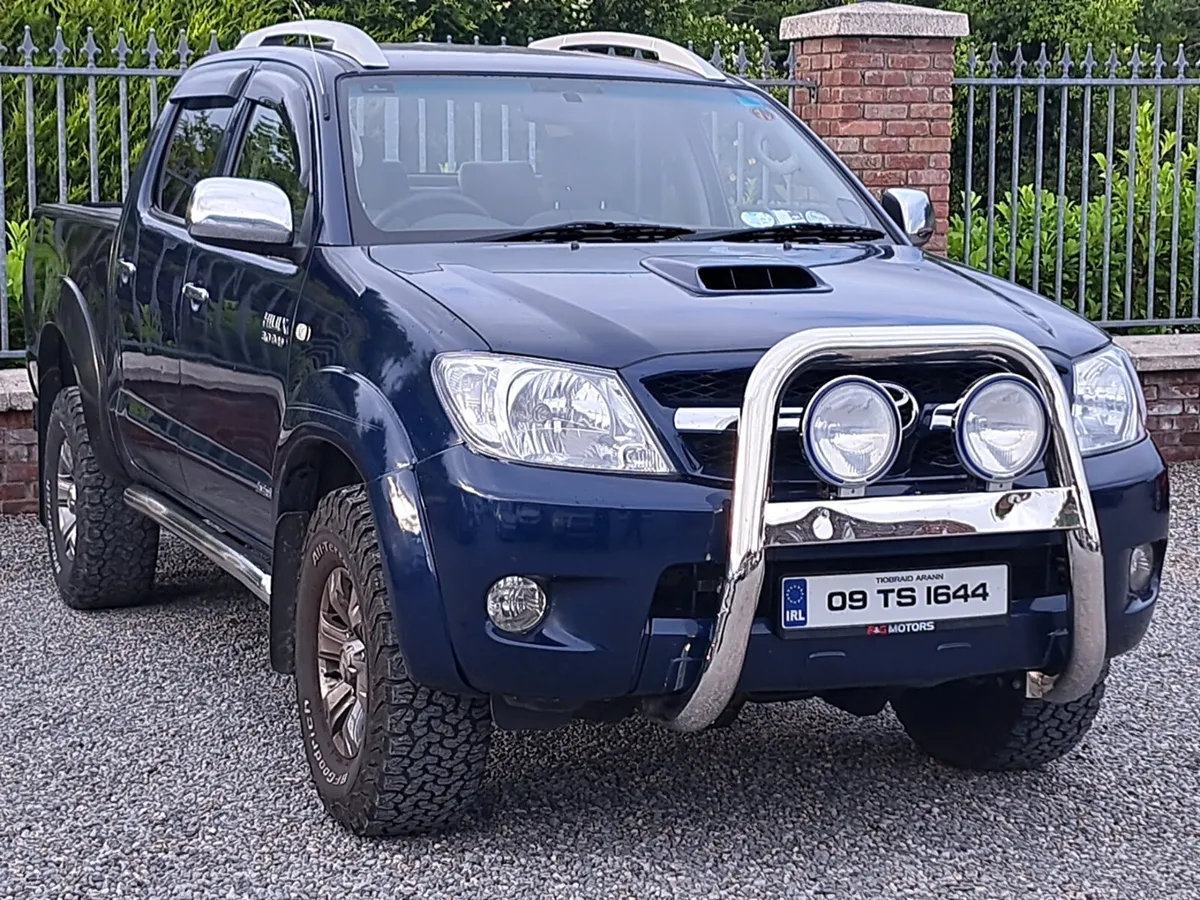 Toyota Hilux Invincible 3.0 Diesel Auto Crewcab - Image 2