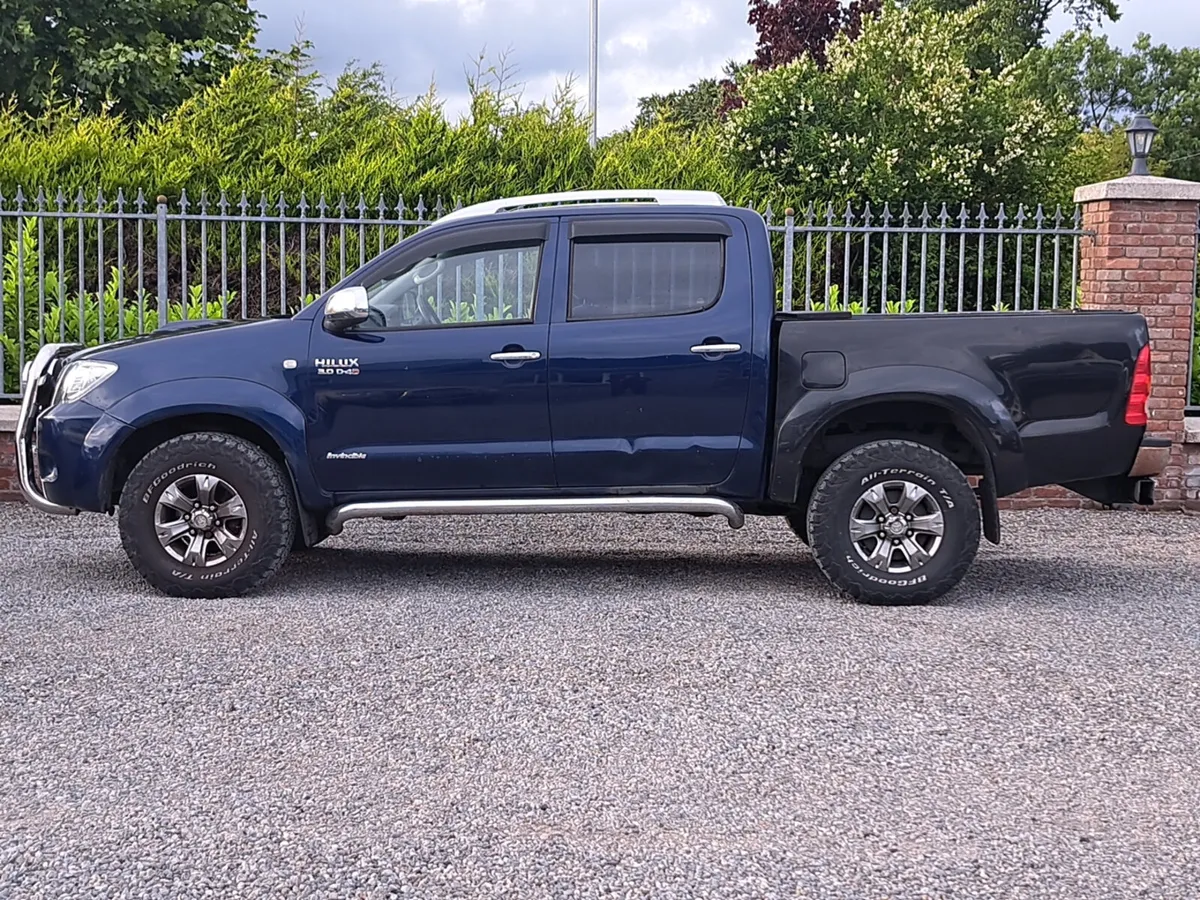 Toyota Hilux Invincible 3.0 Diesel Auto Crewcab - Image 3
