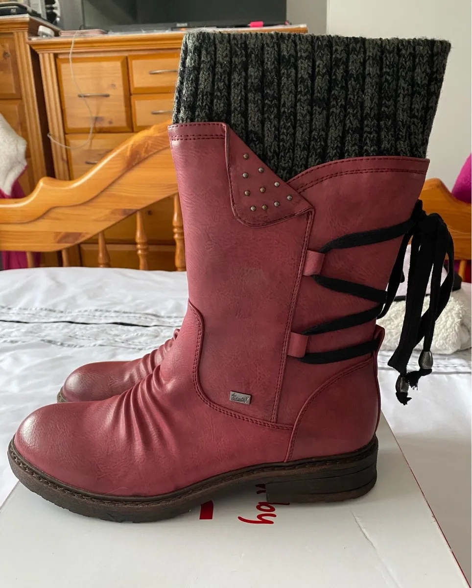 BRAND NEW in Box Rieker Ladies Boots, Size 40 / 7 - Image 1