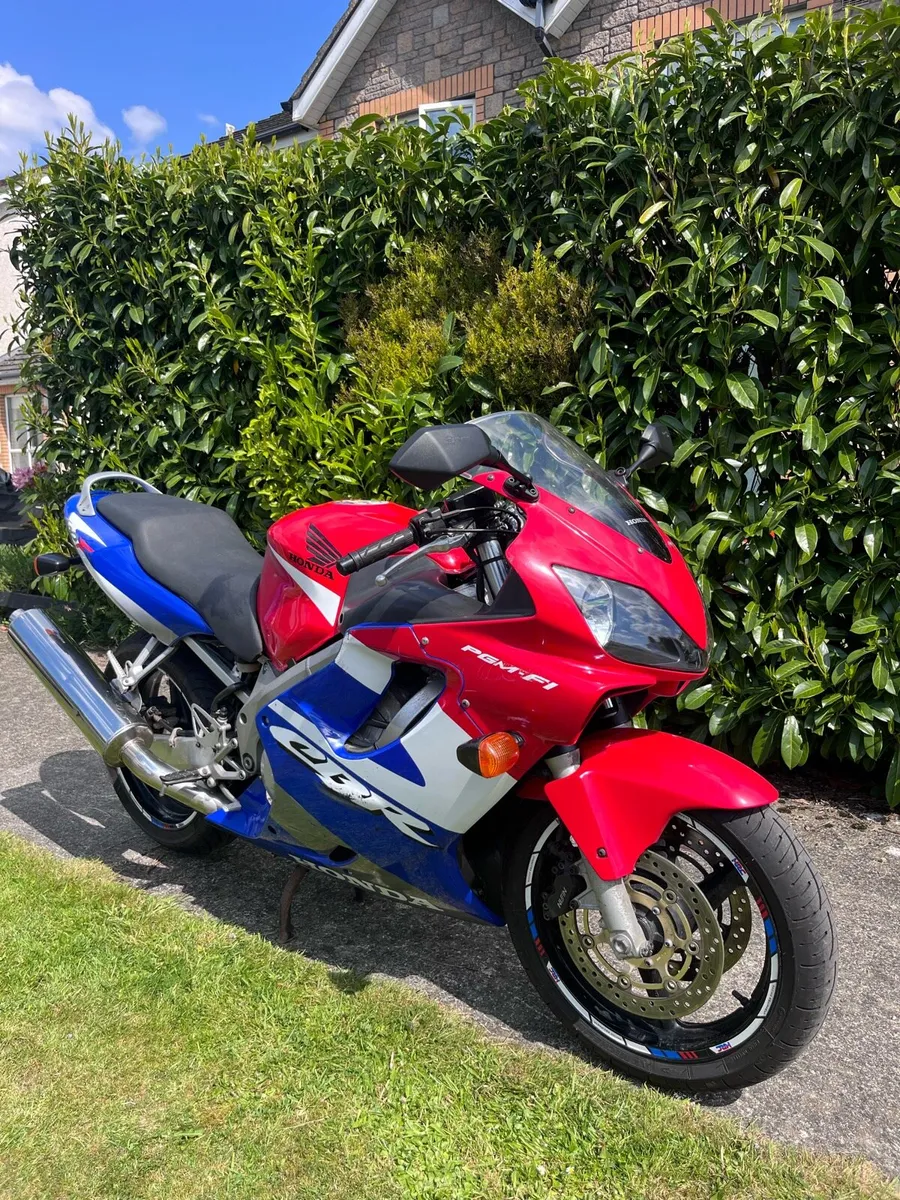 Honda CBR600 f4i - Image 1