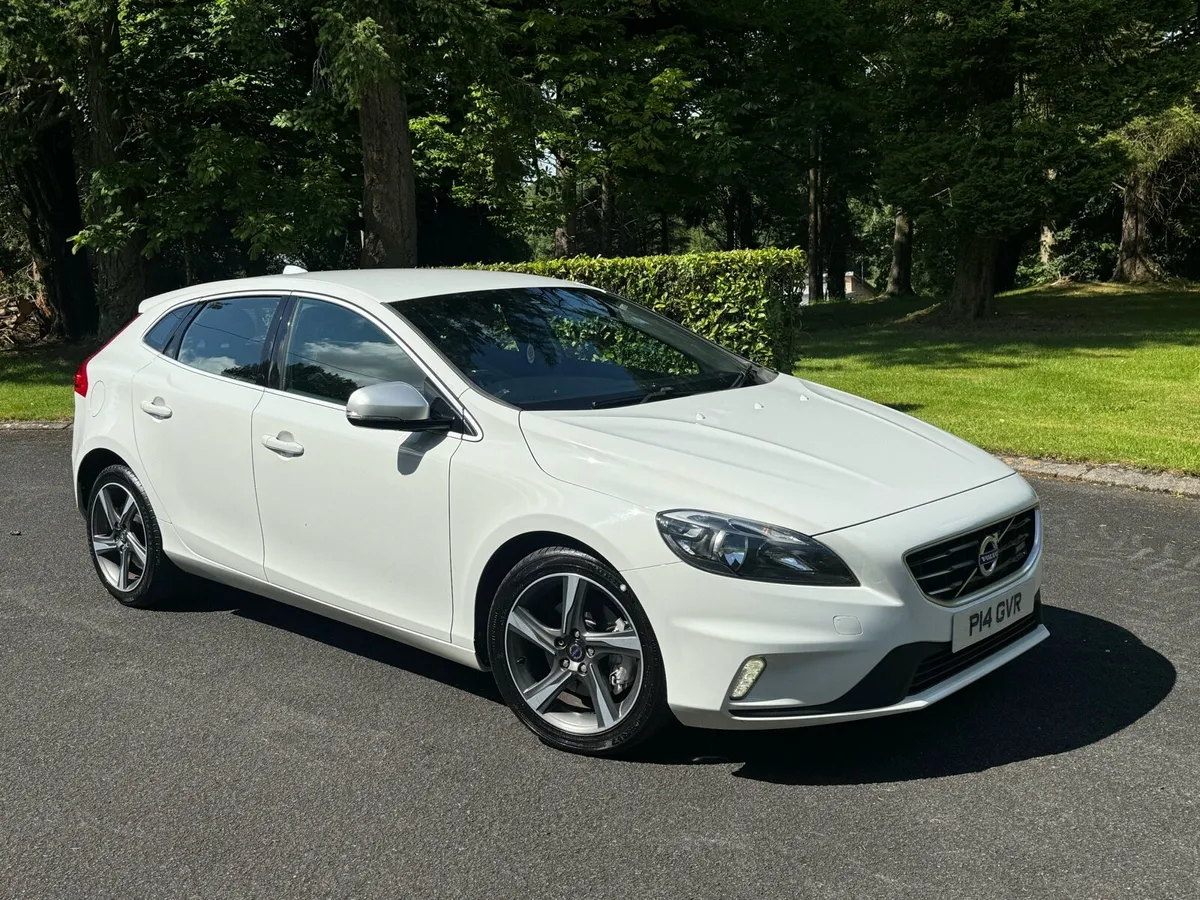 2014 Volvo v40 R-Design,, auto - Image 1