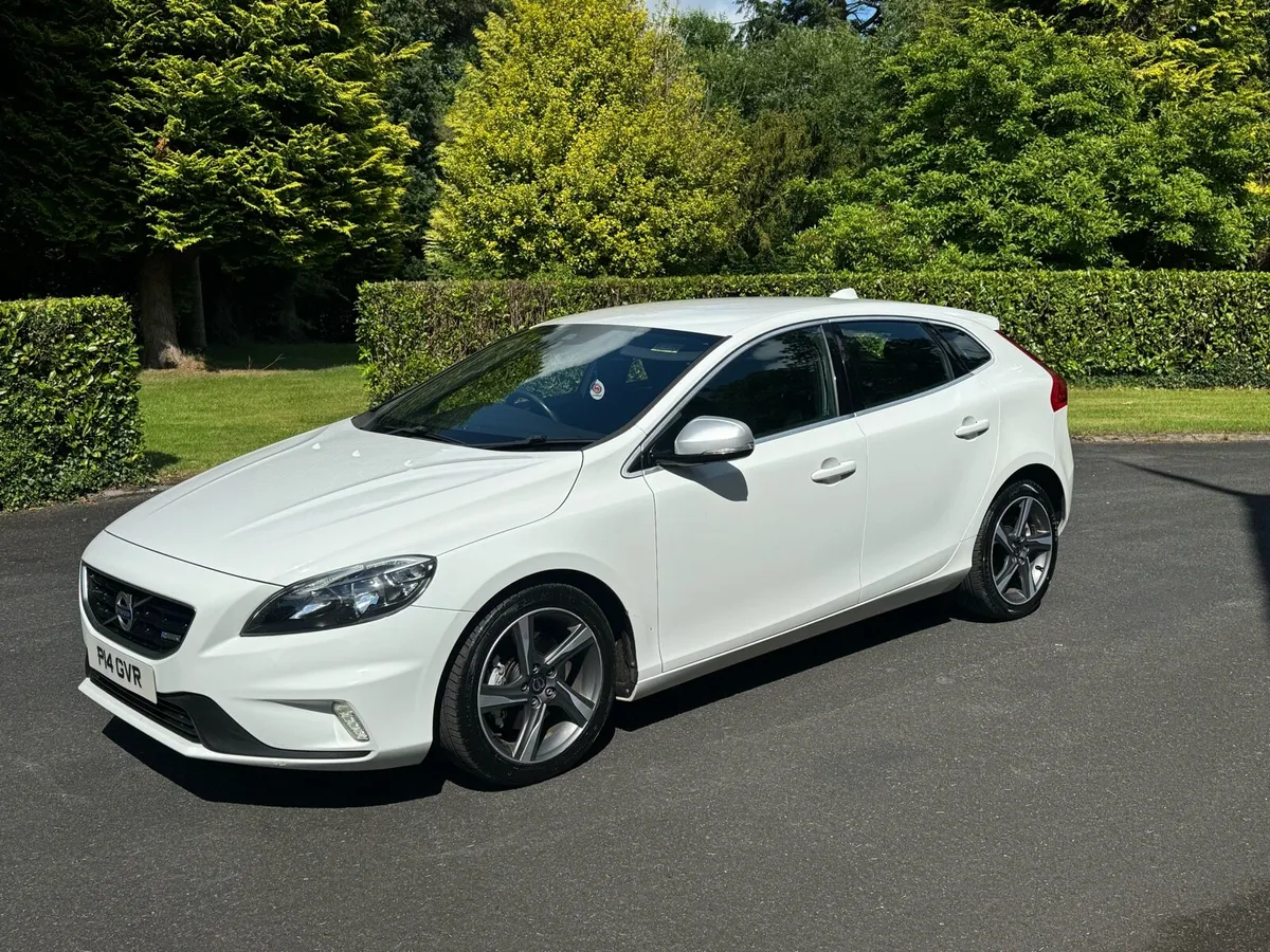 2014 Volvo v40 R-Design,, auto - Image 2
