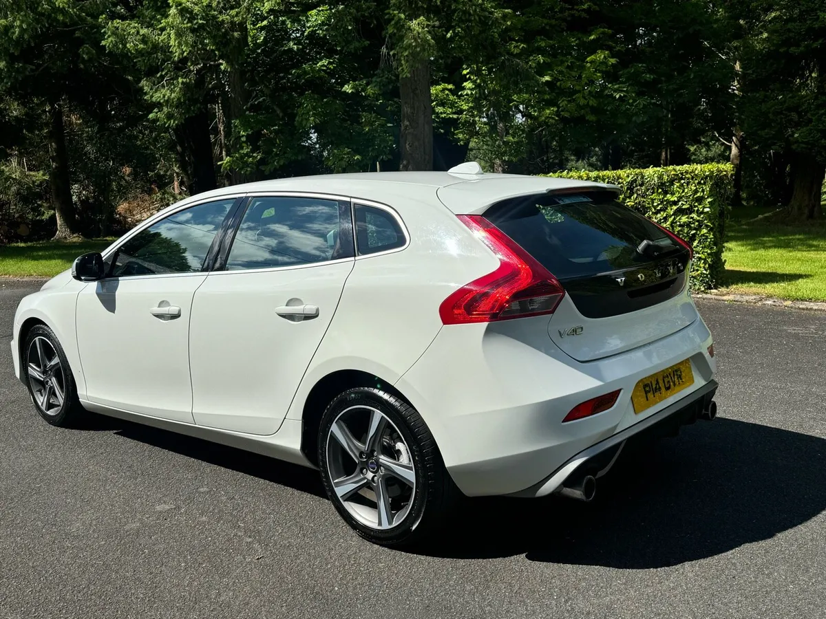 2014 Volvo v40 R-Design,, auto - Image 3