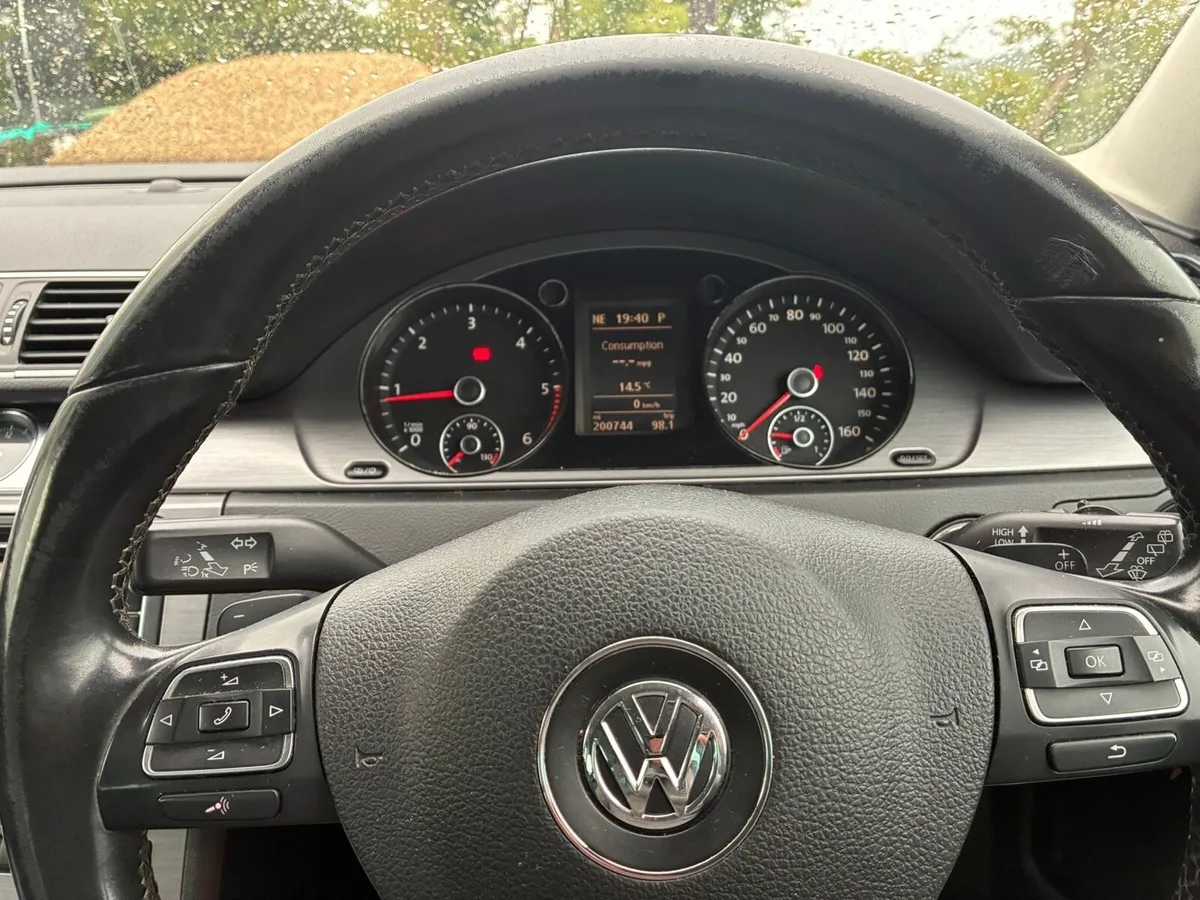 2013 Volkswagen Passat 2.0 TDI DSG –Highline - Image 3