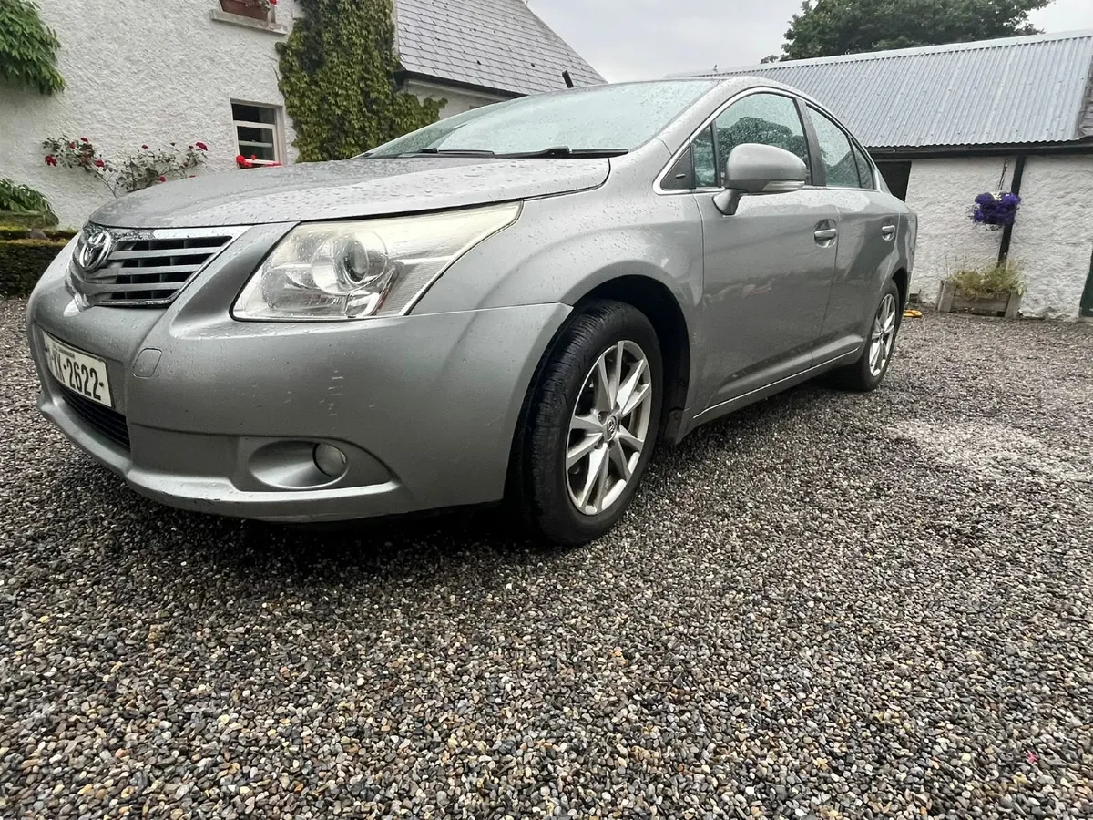 Toyota Avensis 2011 - Image 2