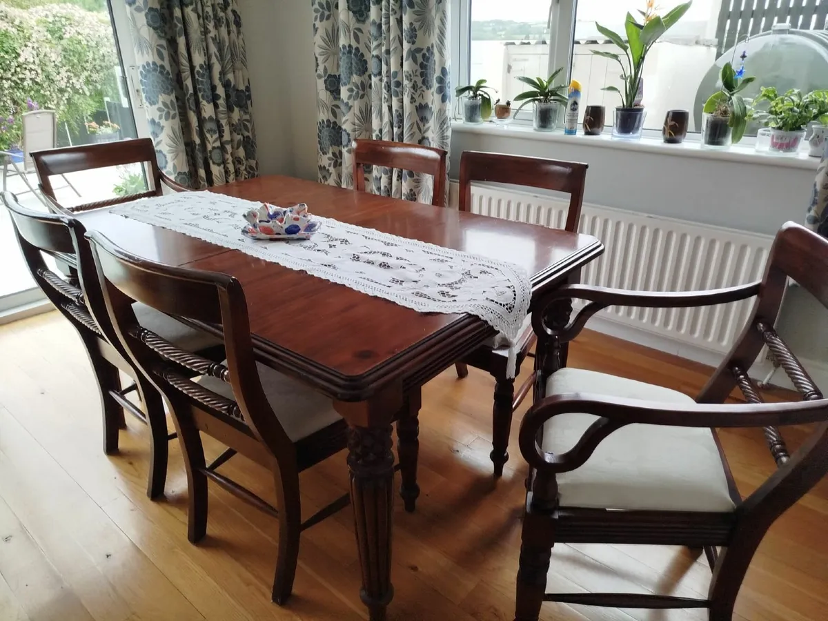 Table and Chairs - Image 2