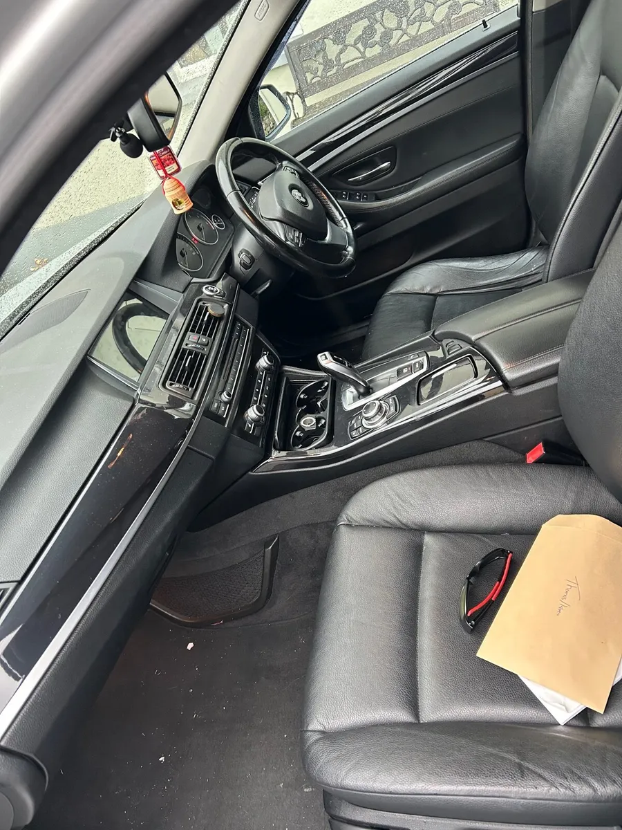 2011 BMW 5-Series automatic black leather - Image 3