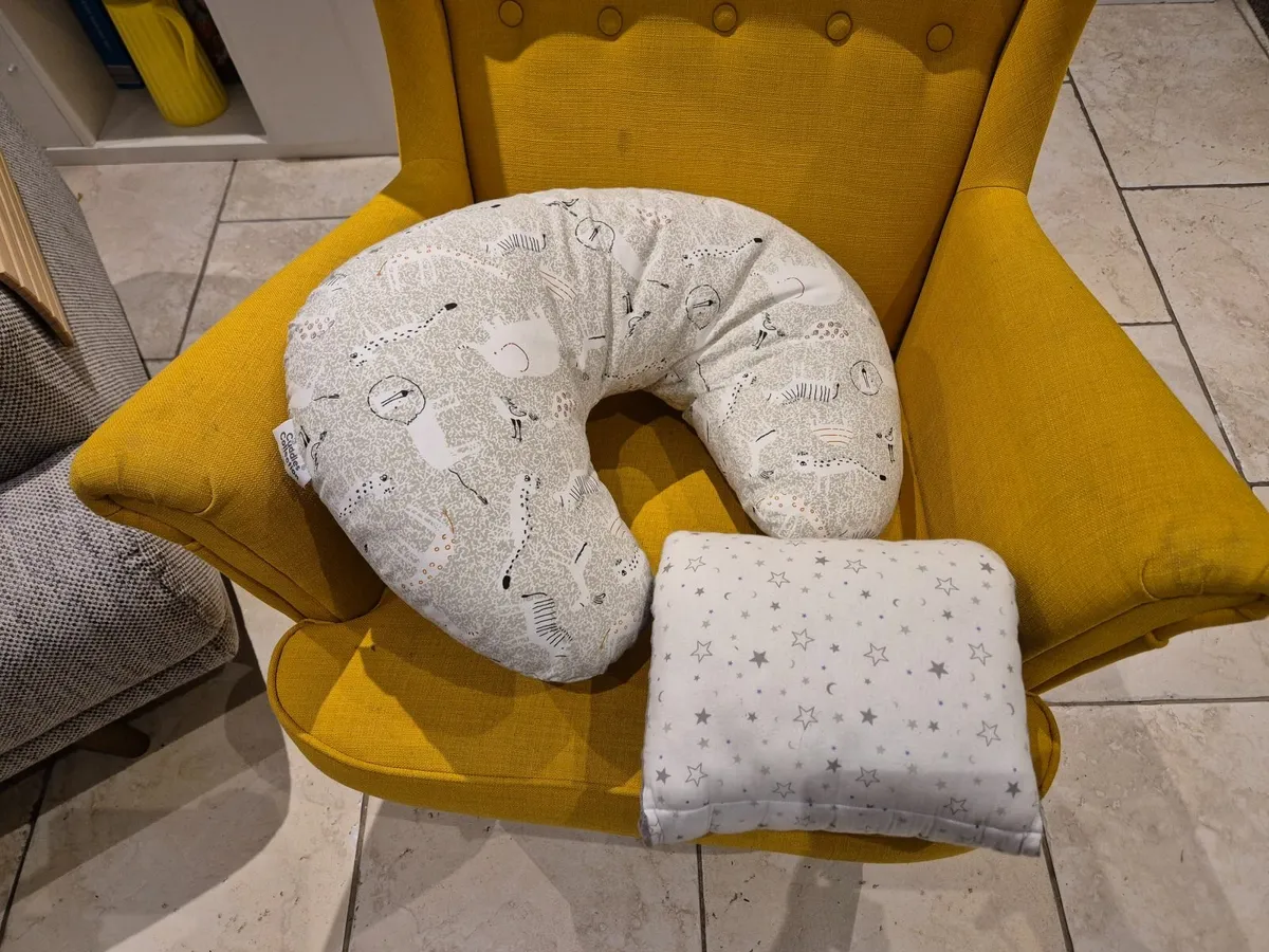 Cuddles collection breastfeeding support - Image 1