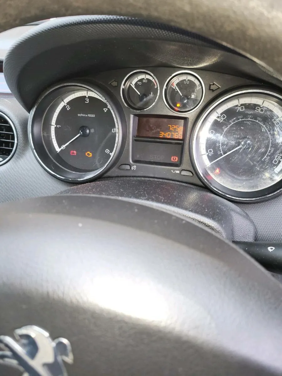Car - Image 3