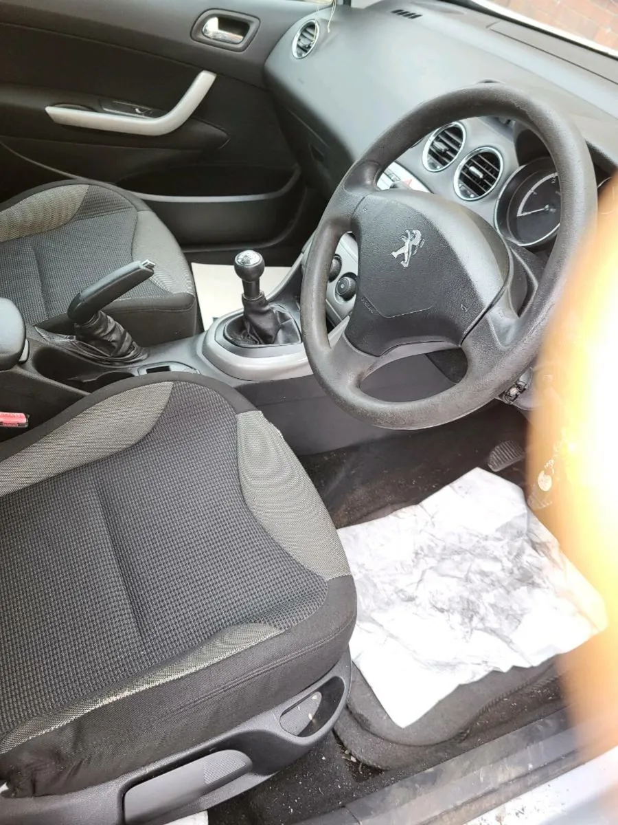 Car - Image 4