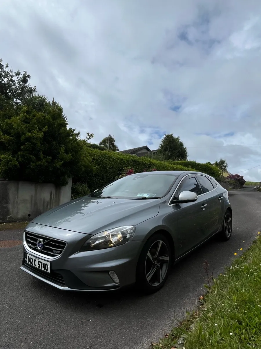 Volvo V40 1.6 R-Design Nav D2 (115) - Image 1