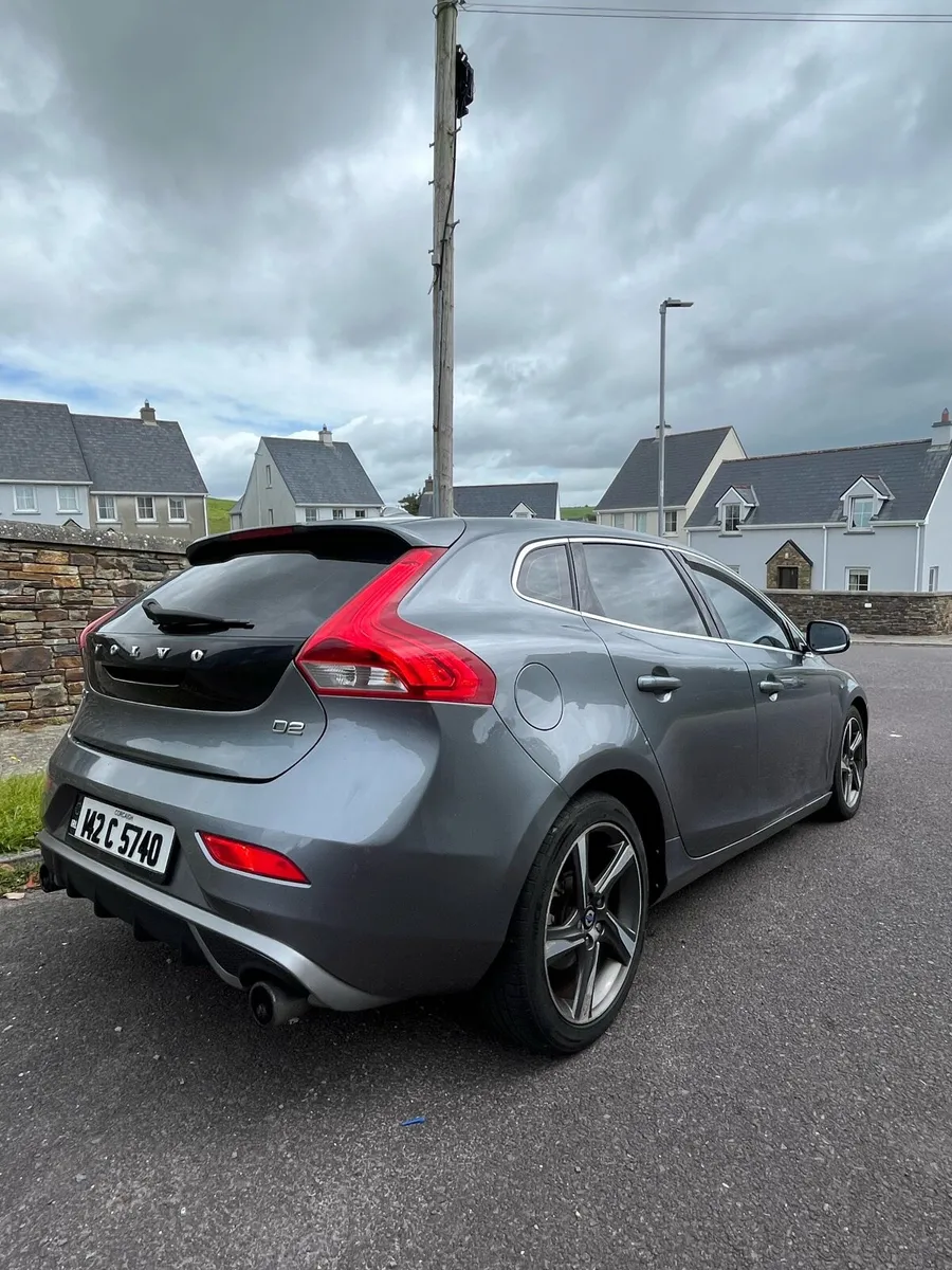 Volvo V40 1.6 R-Design Nav D2 (115) - Image 3