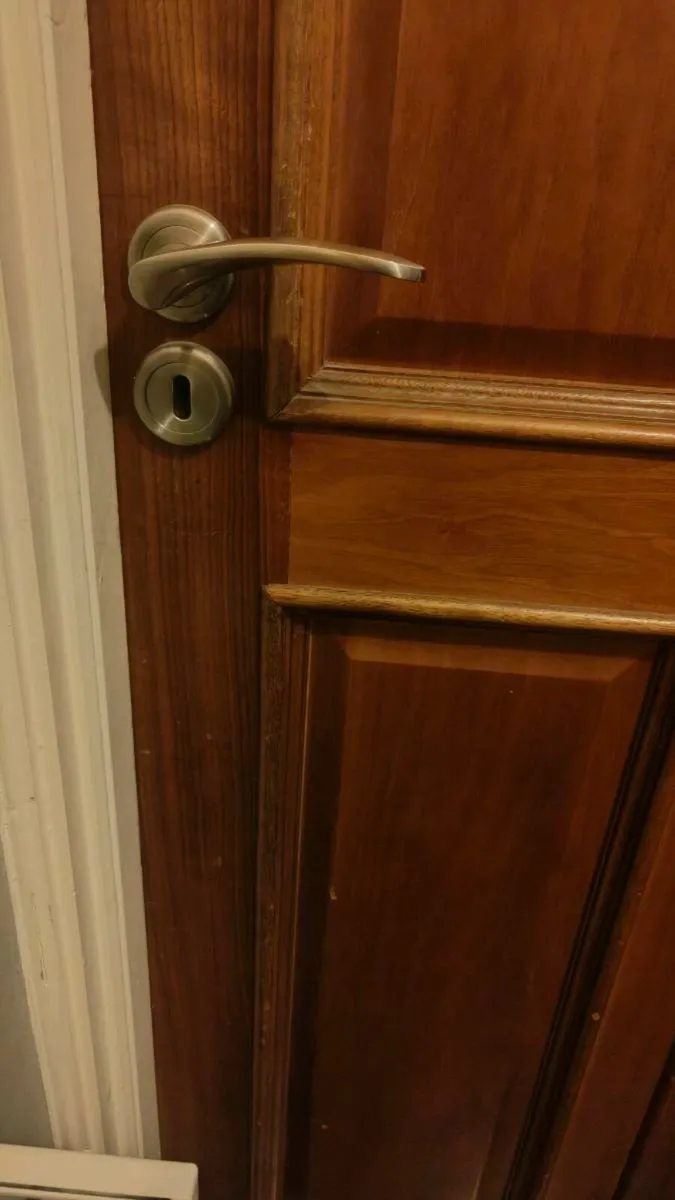 4 panel Deanta Wallnut doors - Image 1