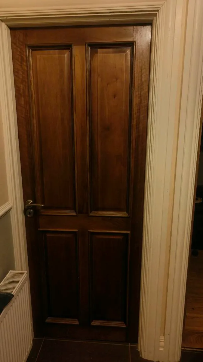 4 panel Deanta Wallnut doors - Image 2