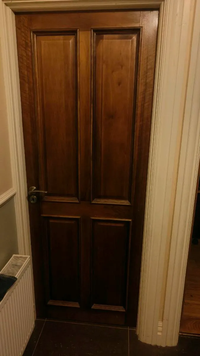 4 panel Deanta Wallnut doors - Image 3