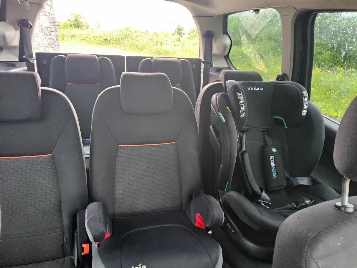 Ford Galaxy 2009 - Image 1