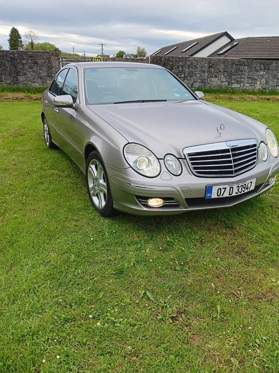 Mercedes-Benz E-Class 2007 - Image 2