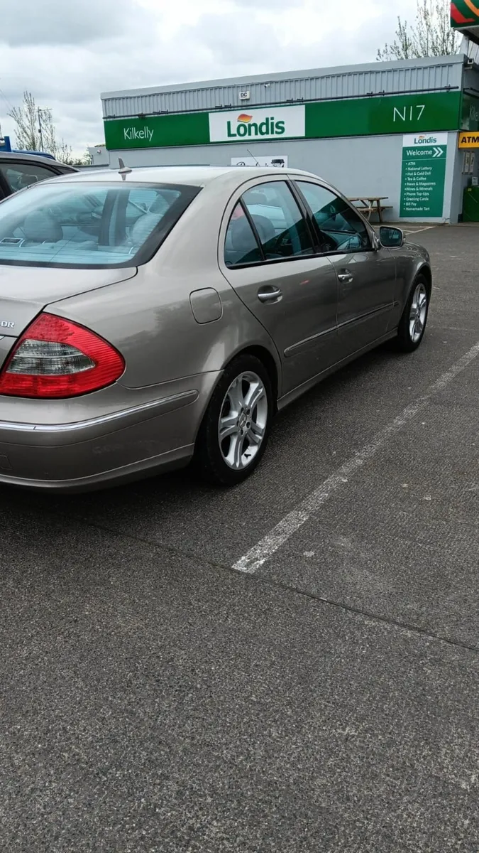 Mercedes-Benz E-Class 2007 - Image 4