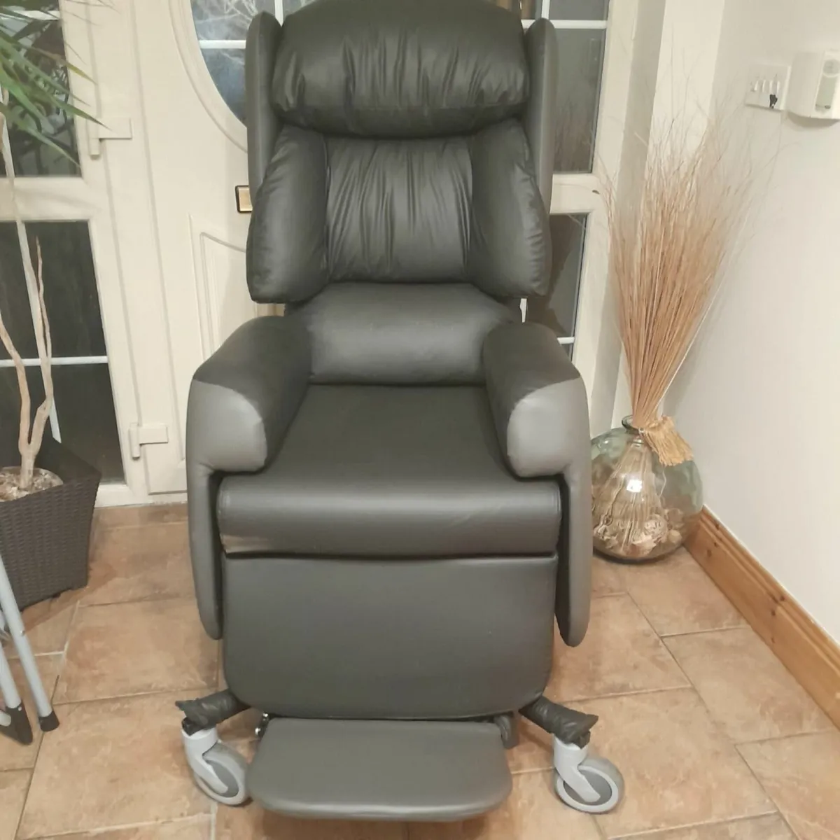 High dependency comfort chair