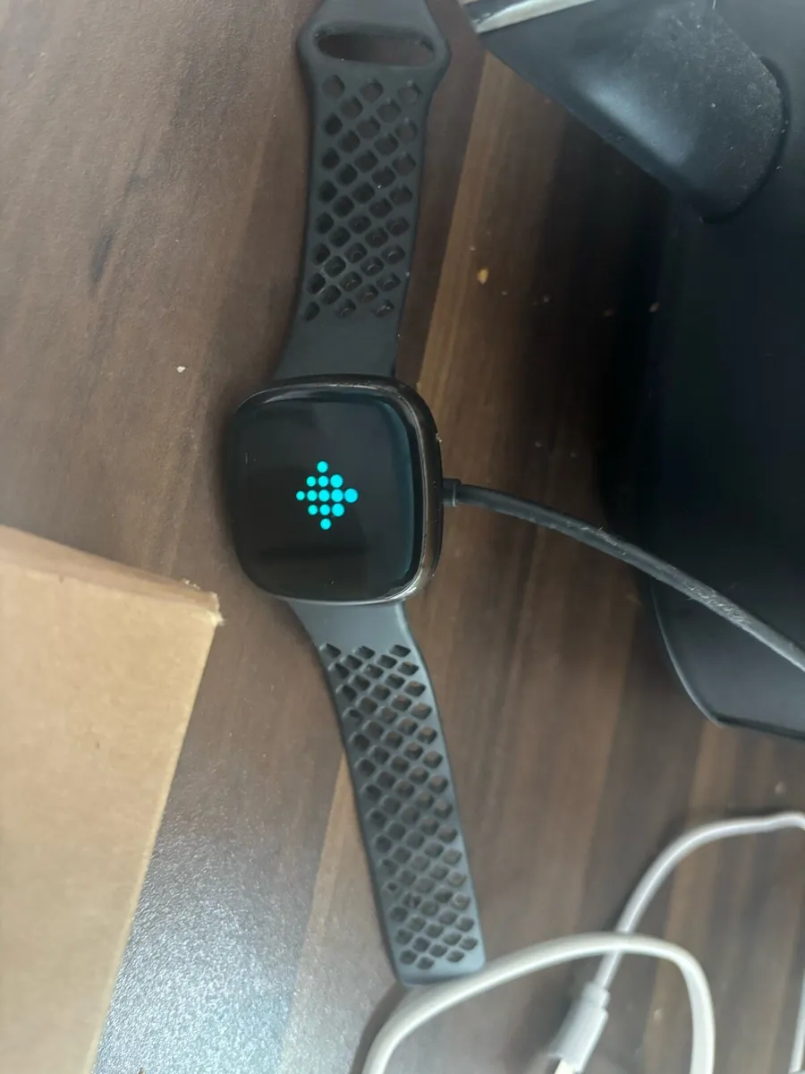 Fitbit Versa 4 - Image 2