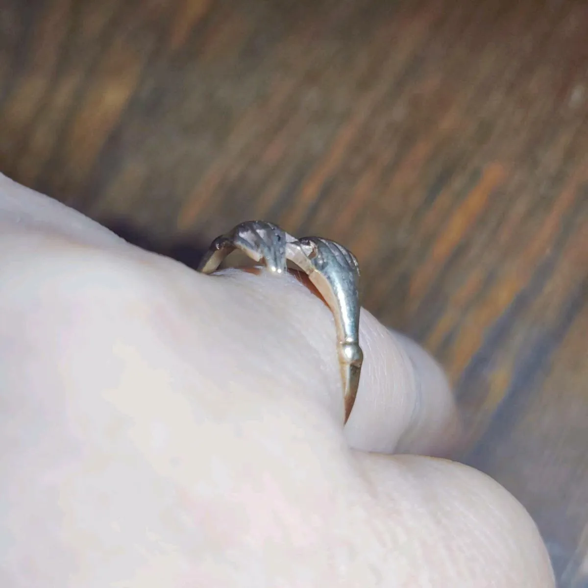 HUGGING ARMS, 9CT Old Gold Unisex Signet Ring ! - Image 4