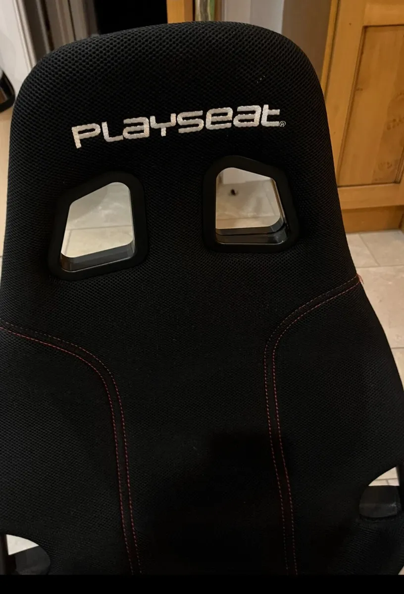 Xbox g920 racing wheel and gaming chair - Image 3