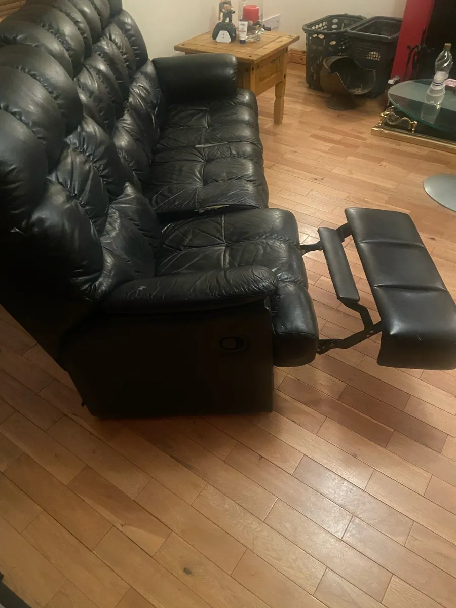 3 seater Leather couch recliner - Image 1