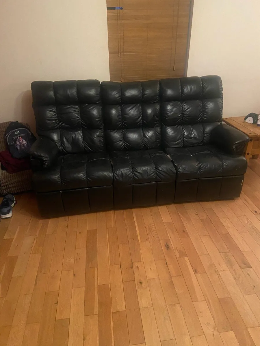 3 seater Leather couch recliner - Image 4