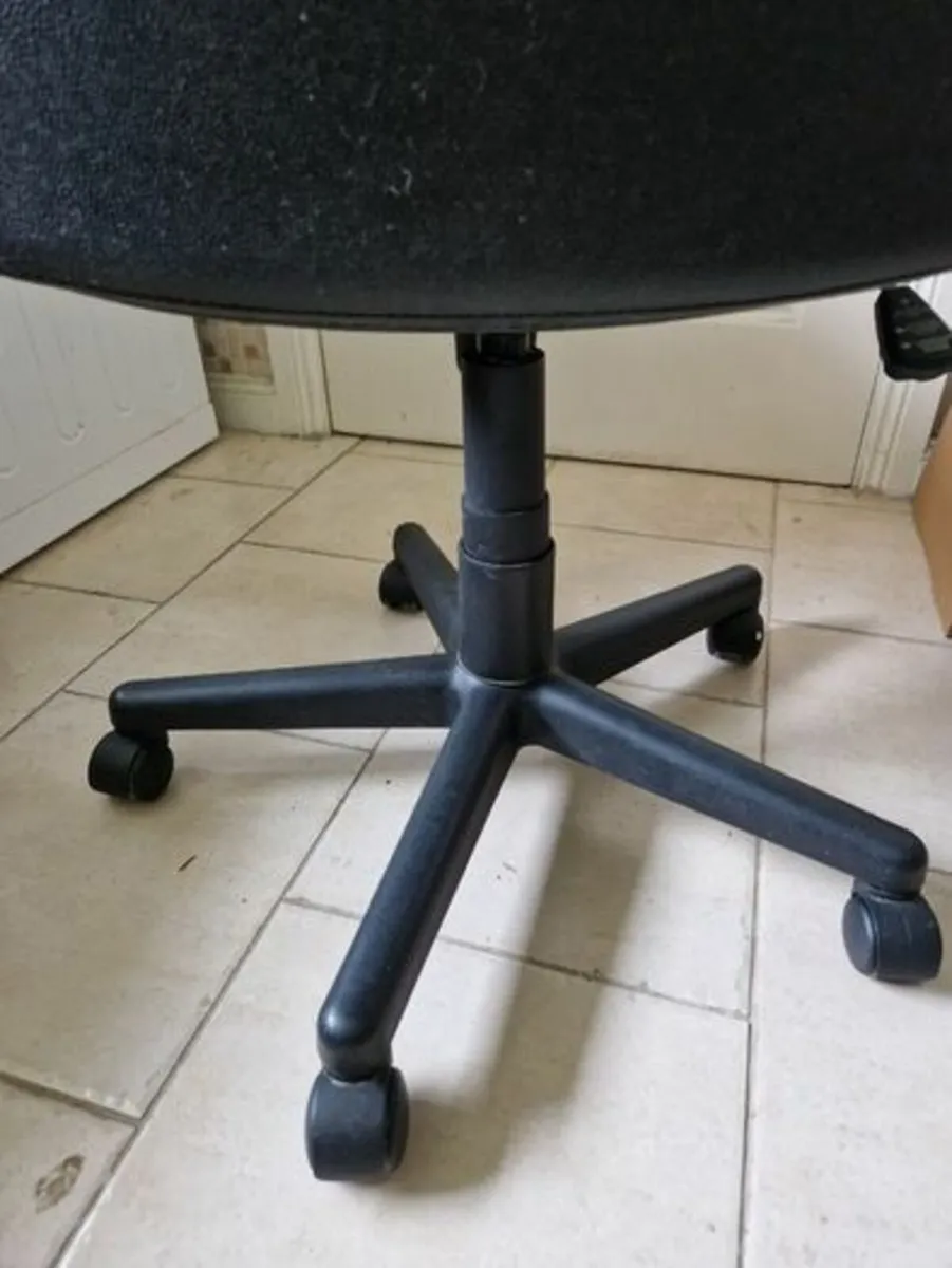 Office Chair in Great Condition - Image 2