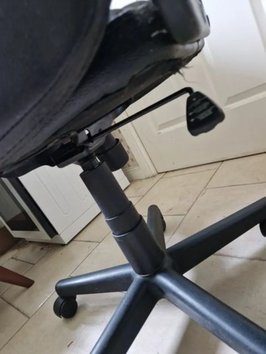 Office Chair in Great Condition - Image 3