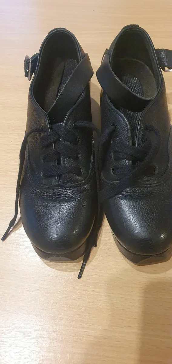 Dance shoes - Image 1