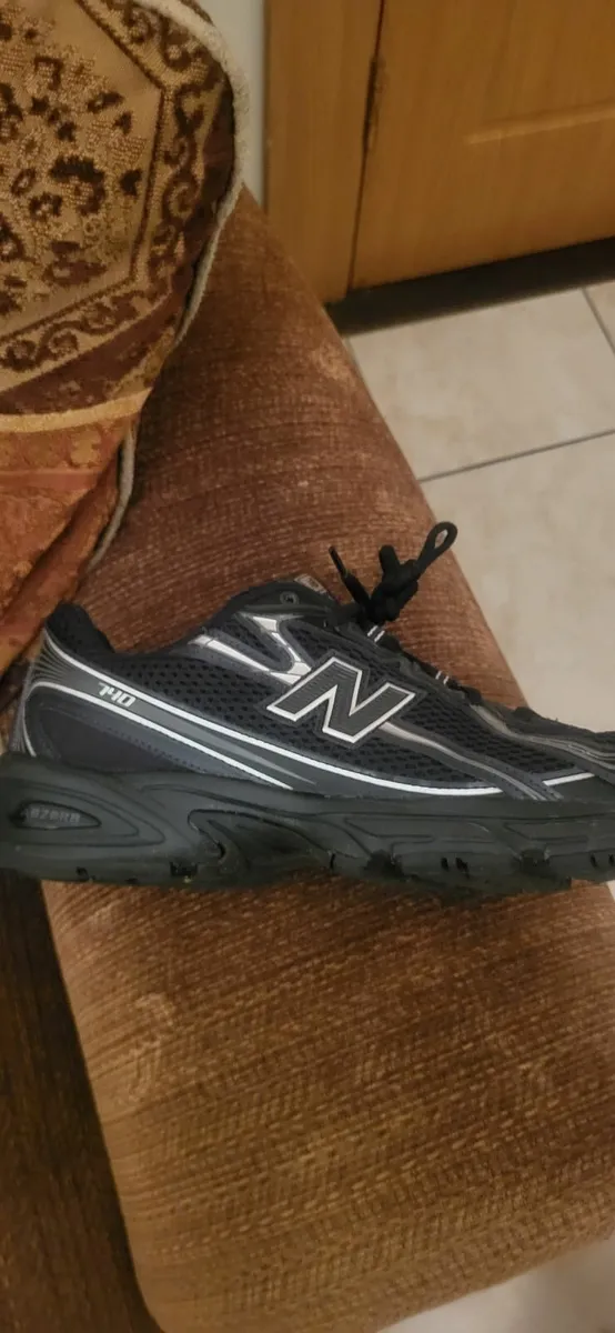 Runners - Image 1