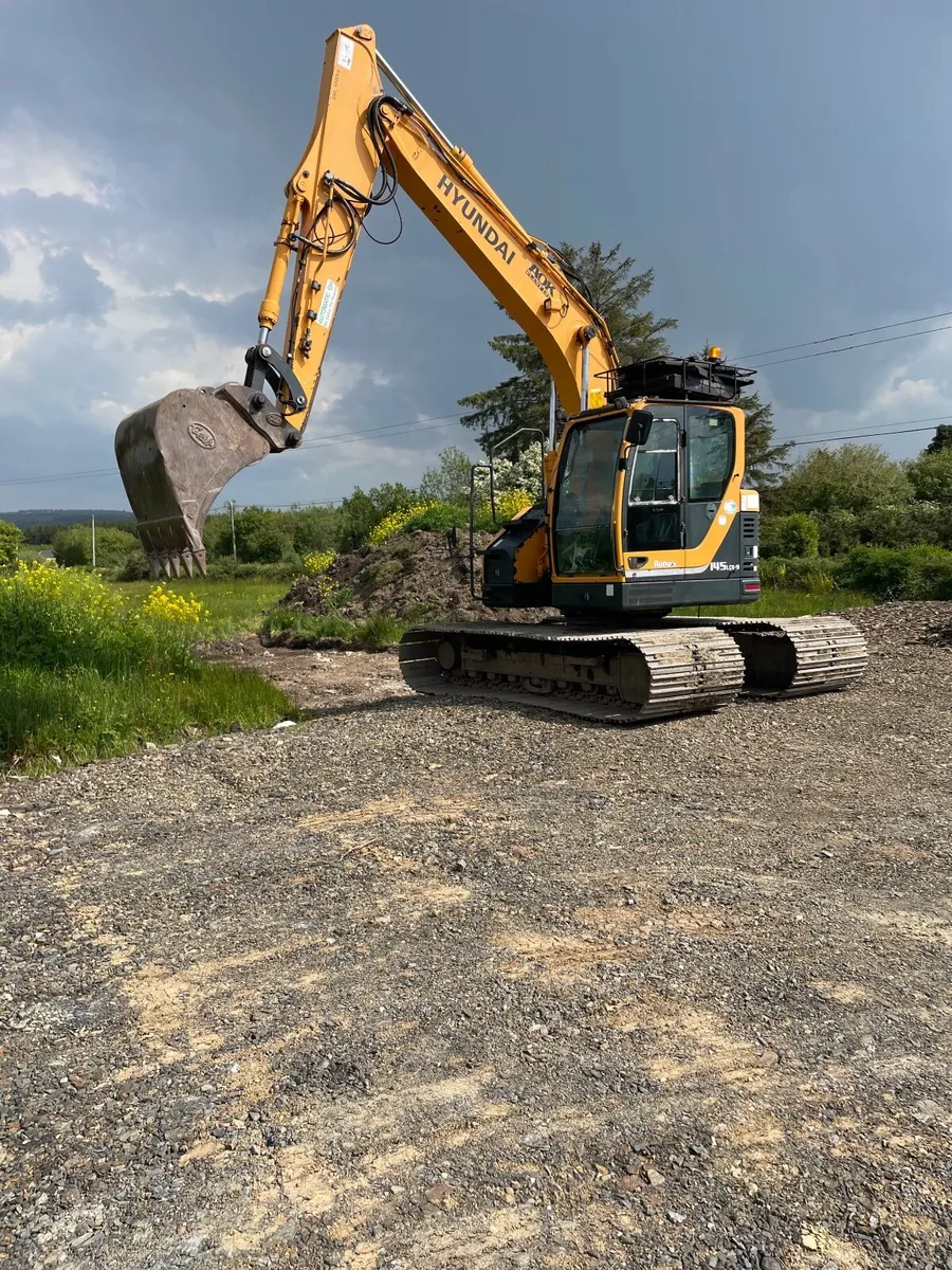 Hyundai excavator - Image 3