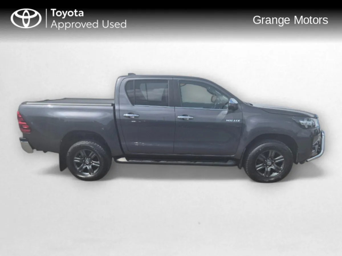 Toyota Hilux 2.8 SR5 DOUBLE CAB**V.A.T INVOICE** - Image 4