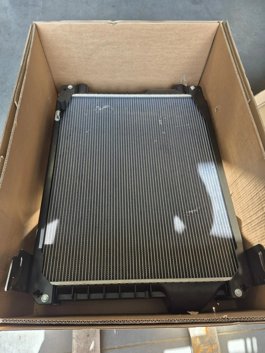 CNH CASE NEW HOLLAND BRAND NEW RADIATOR DAMAGED - Image 1