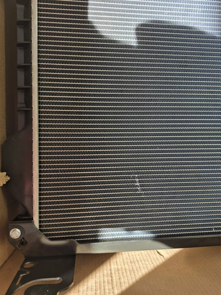 CNH CASE NEW HOLLAND BRAND NEW RADIATOR DAMAGED - Image 4