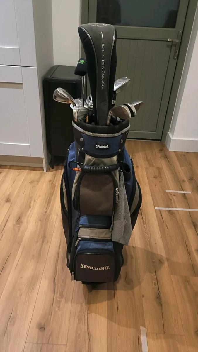 Full set of golf clubs and bag - Image 1
