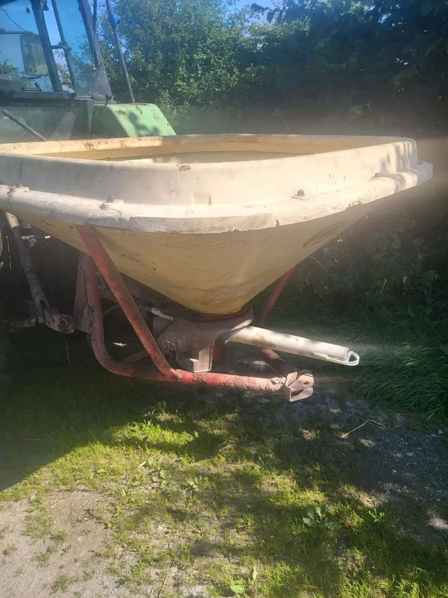 Fertiliser spreader - Image 3