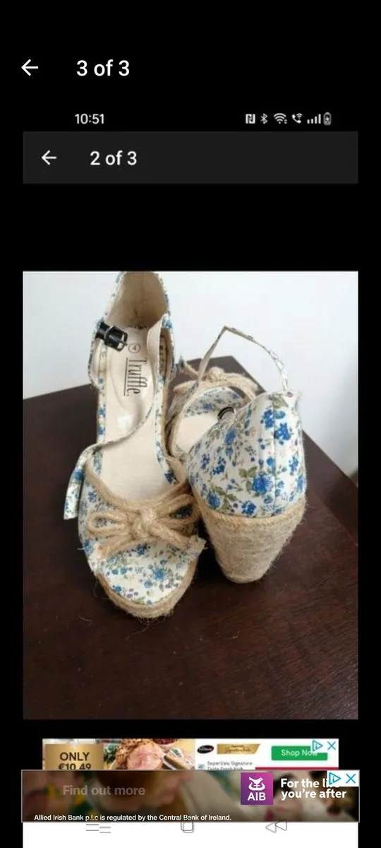 TRUFFLE wedge sandals with lovely blue flowers
Siz - Image 1
