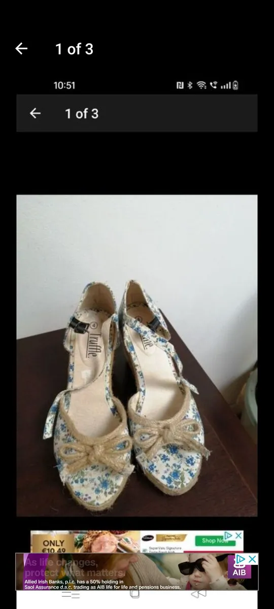 TRUFFLE wedge sandals with lovely blue flowers
Siz - Image 3