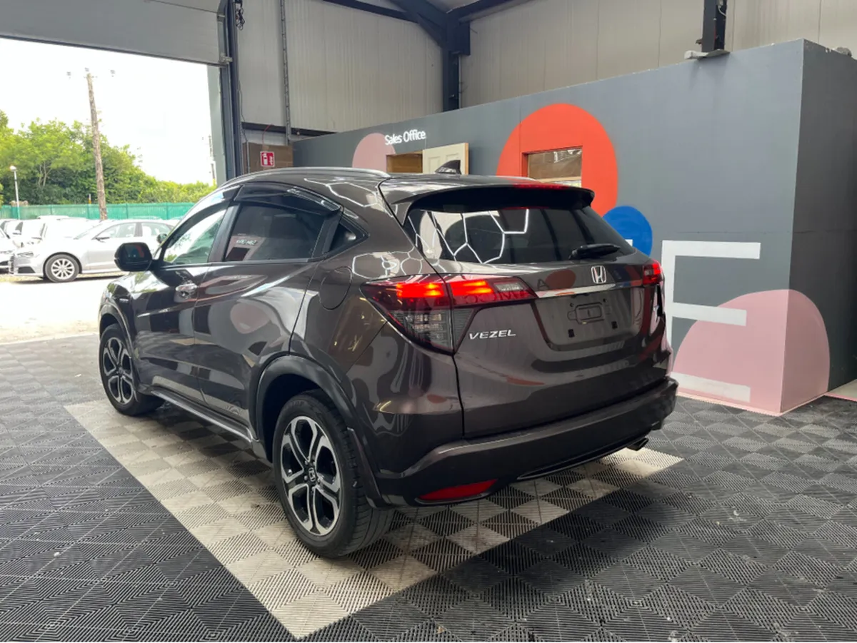Honda Vezel 1.5 HYBRID / 57k KMs / HEATED SEATS , - Image 4
