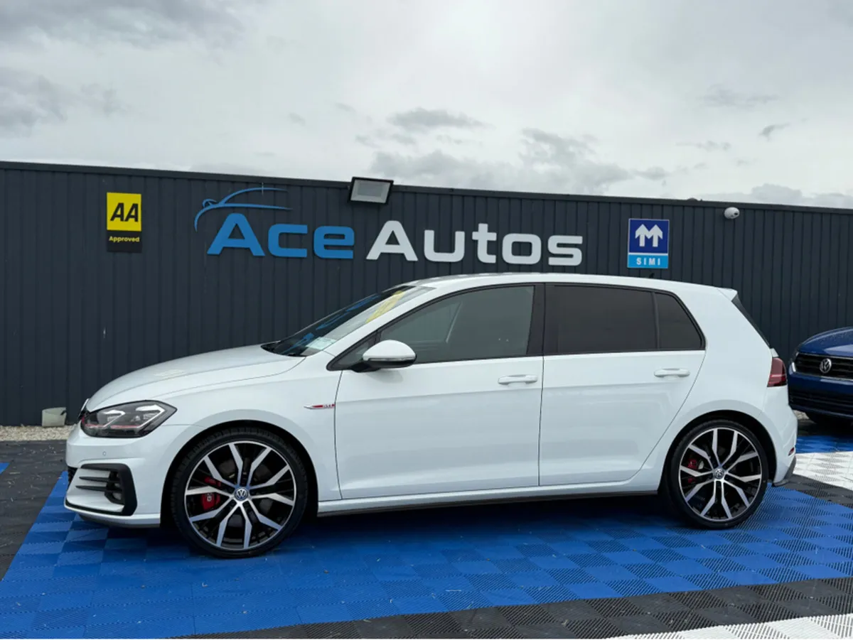 Volkswagen Golf GTI PERFORMACE - 2.0L PETROL - AUT - Image 4