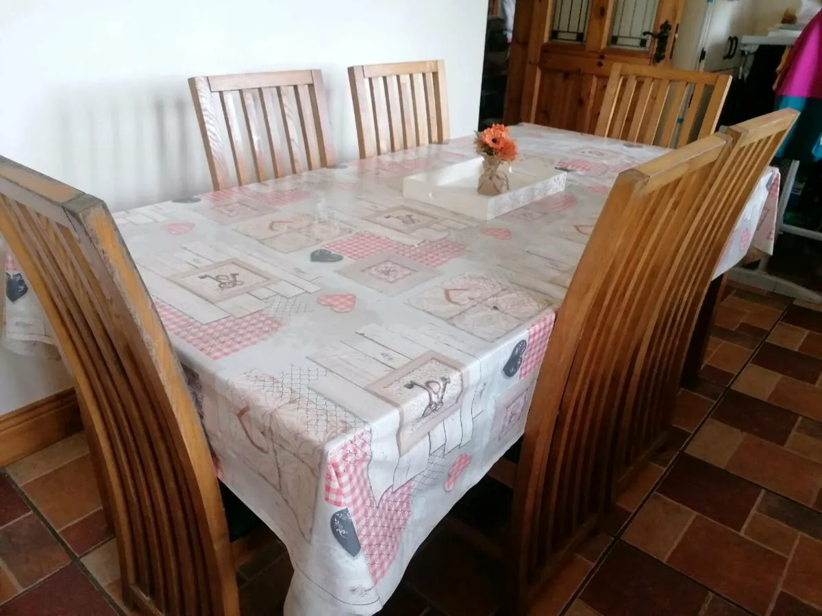 Solid oak table & chairs - Image 1