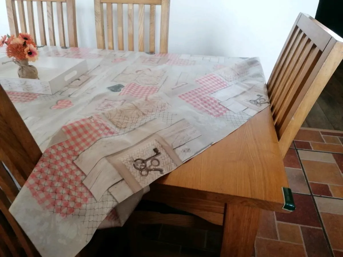 Solid oak table & chairs - Image 2