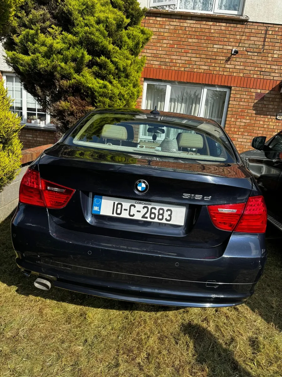 BMW 3-Series 2010 - Image 2